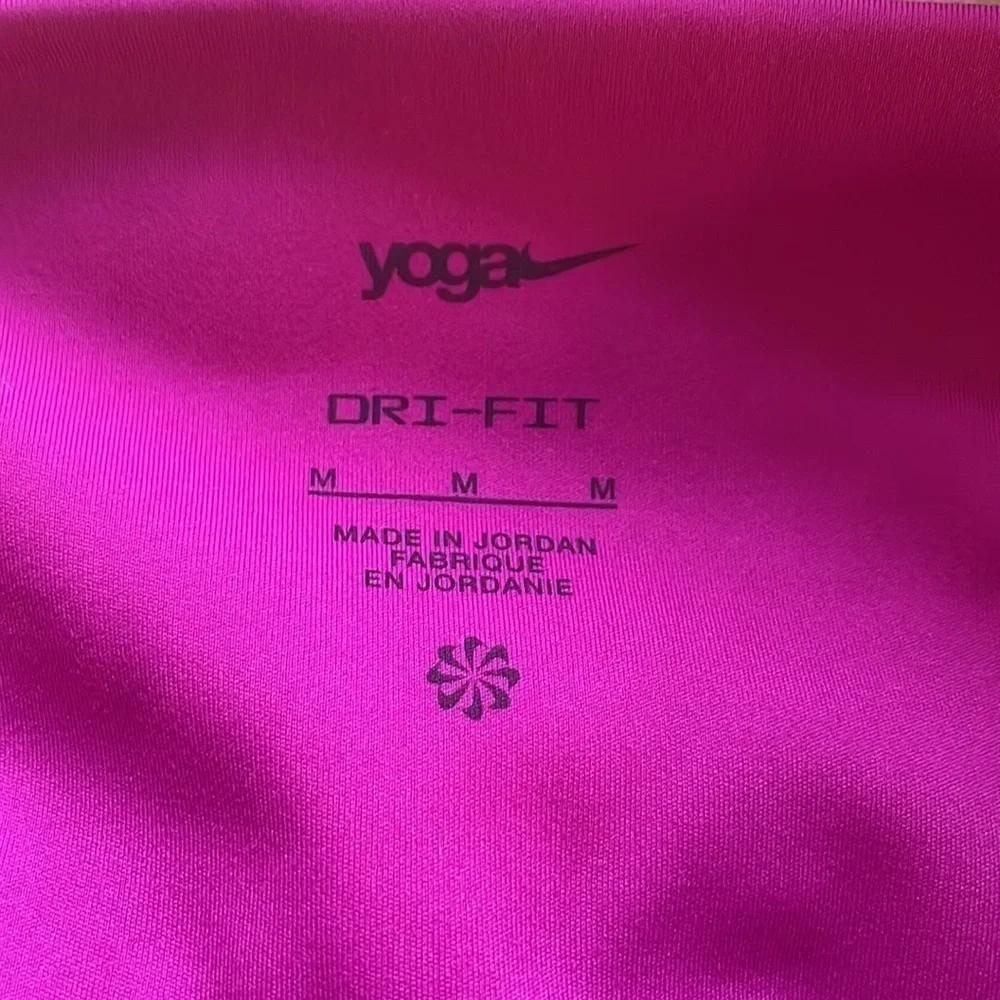 Brand New Nike Yoga Women's High-Waisted 7/8 Leggings Tight Fit Training Berry